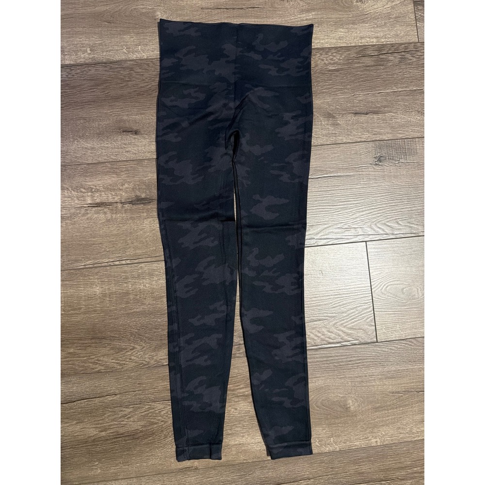 Spanx Look At Me Now Seamless Leggings Black Camo High Waisted Small S/P 20135R